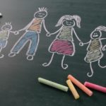 雨宮萌果の家族構成！母は有名作家で妹は芸人？父もすごい人？